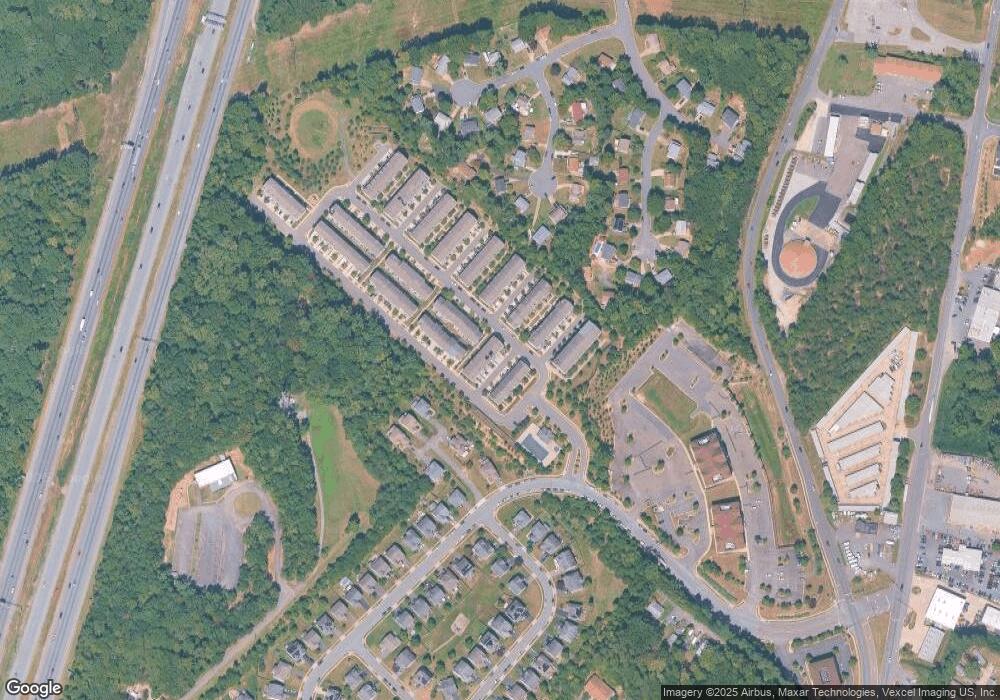 5001 Potomac Highlands Cir, Triangle, VA 22172 - photo 1