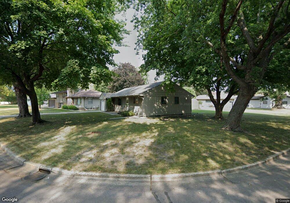 113 Camelsback Rd, New Ulm, MN 56073 - photo 1