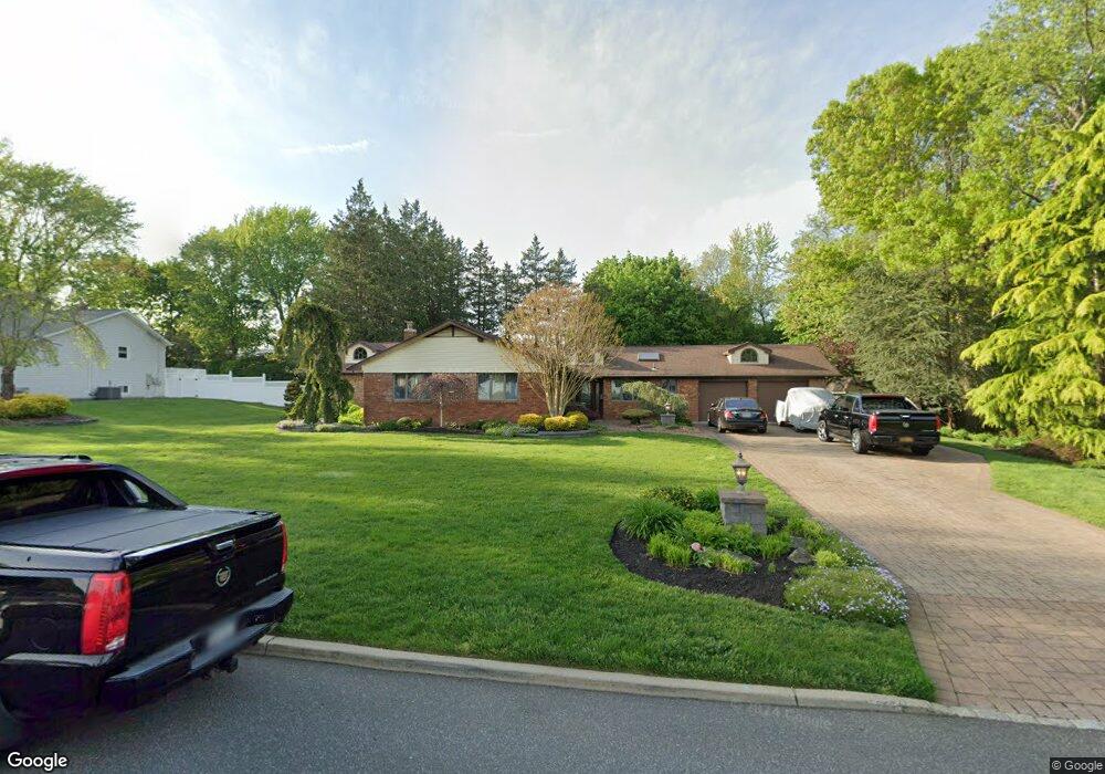 36 Marshmellow Dr, ComMacK, NY 11725 - photo 1