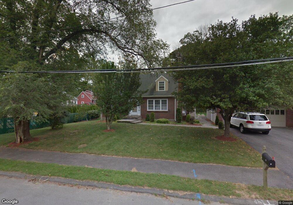 6 Reynolds Rd, Wakefield, MA 01880 - photo 1