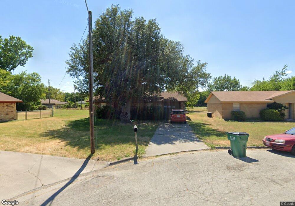 1407 Noel Dr, Gainesville, TX 76240 - photo 1