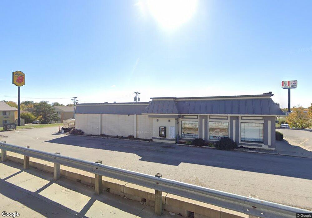 1220 W 18th St S, Newton, IA 50208 - photo 1