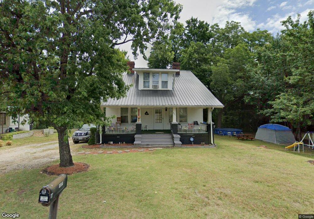 201 Hubbard St, Reidsville, NC 27320 - photo 1