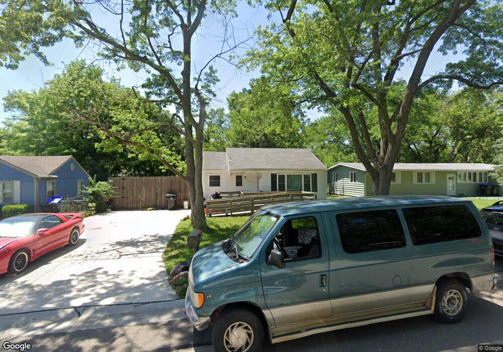 2317 SW Madeline Ln, Topeka, KS 66614 - photo 1