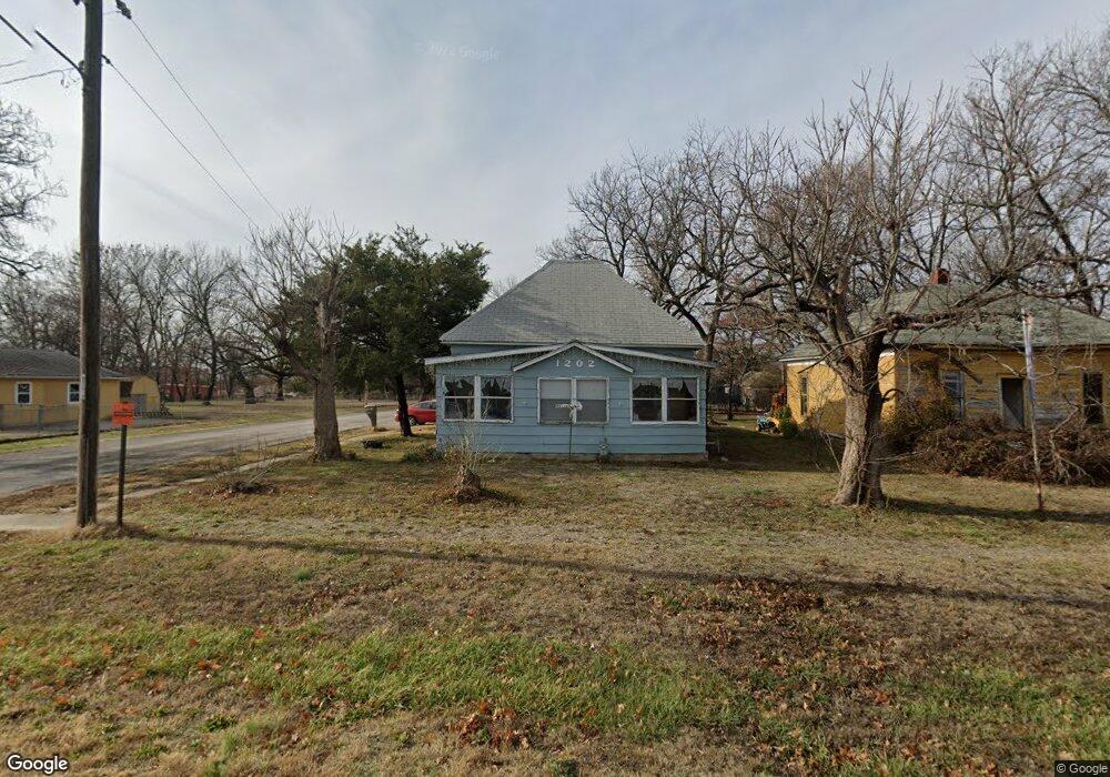 1202 N 21st St, Parsons, KS 67357 - photo 1