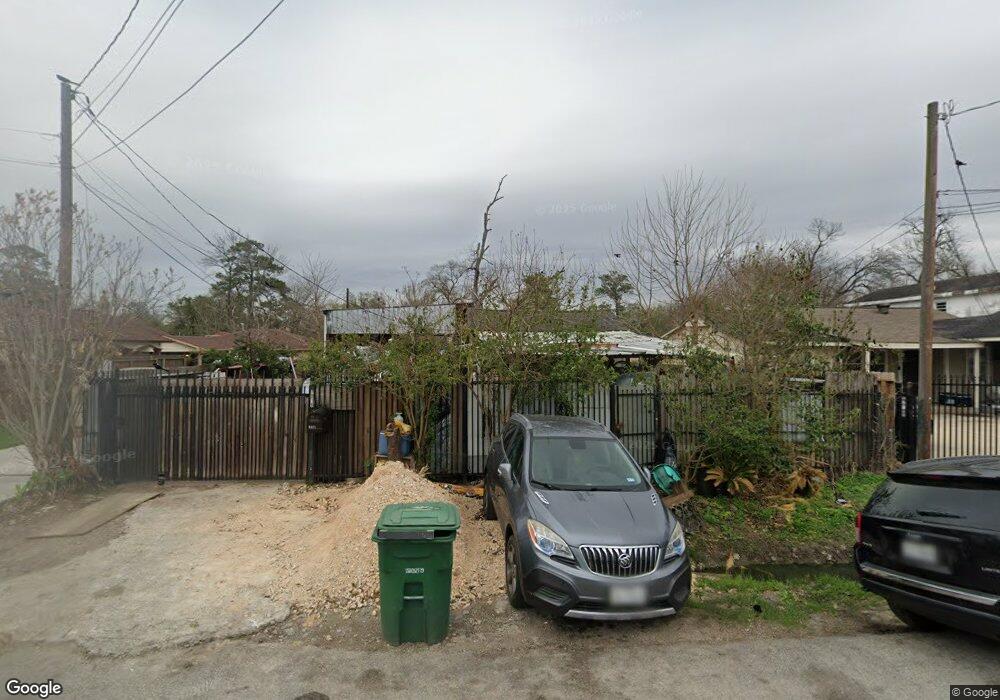 7916 Roswell St, Houston, TX 77022 - photo 1