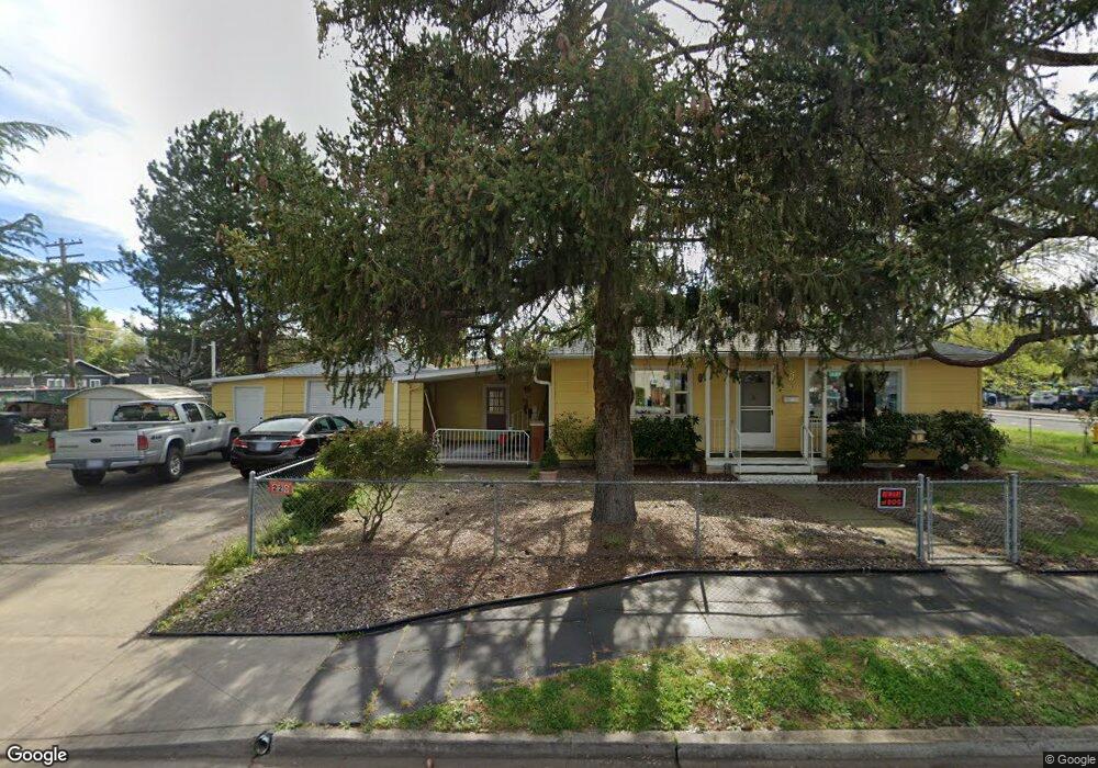 220 S 3rd St, Central Point, OR 97502 - photo 1