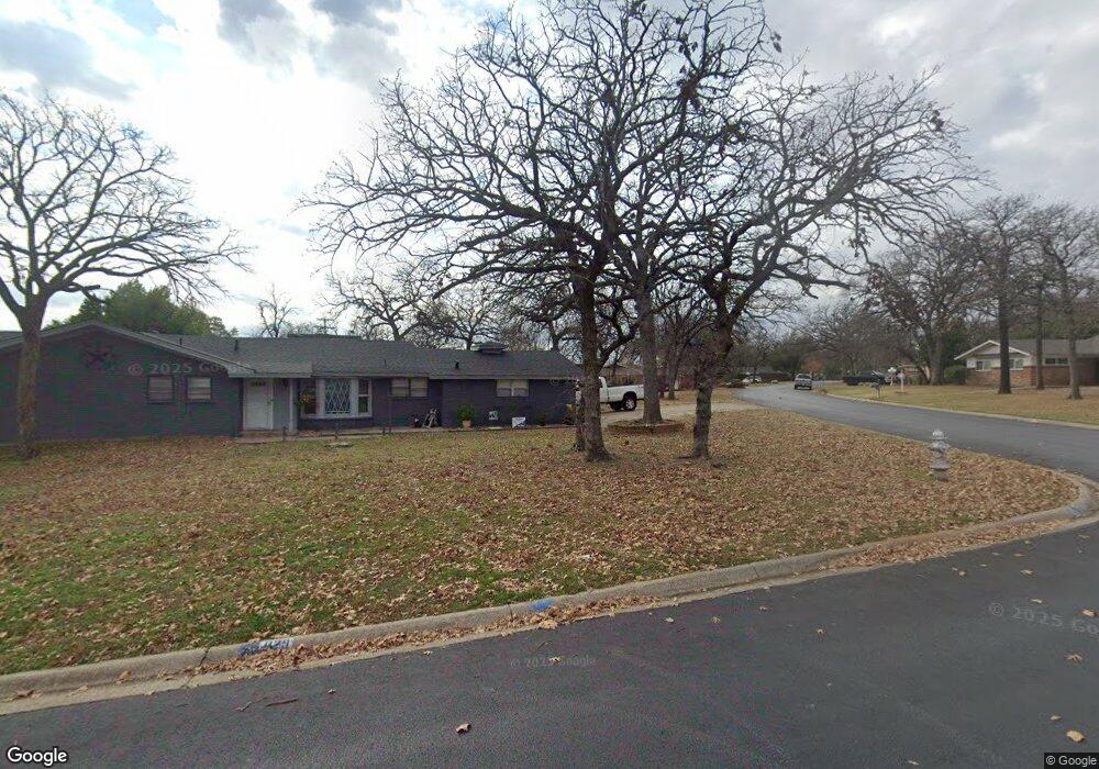 633 Woodcrest Dr, Hurst, TX 76053 - photo 1