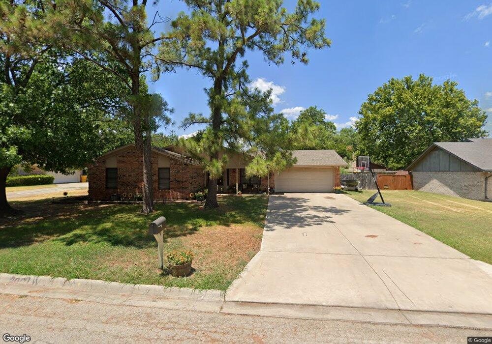 2007 Woodlawn St, Gainesville, TX 76240 - photo 1