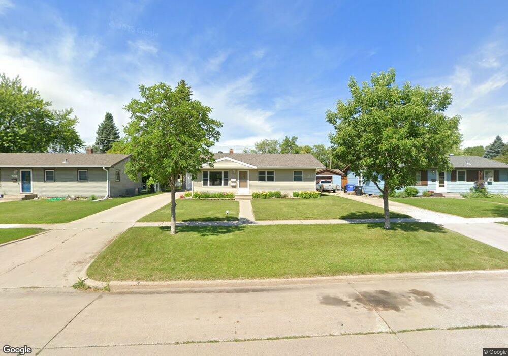 1821 17th St S, Fargo, ND 58103 - photo 1