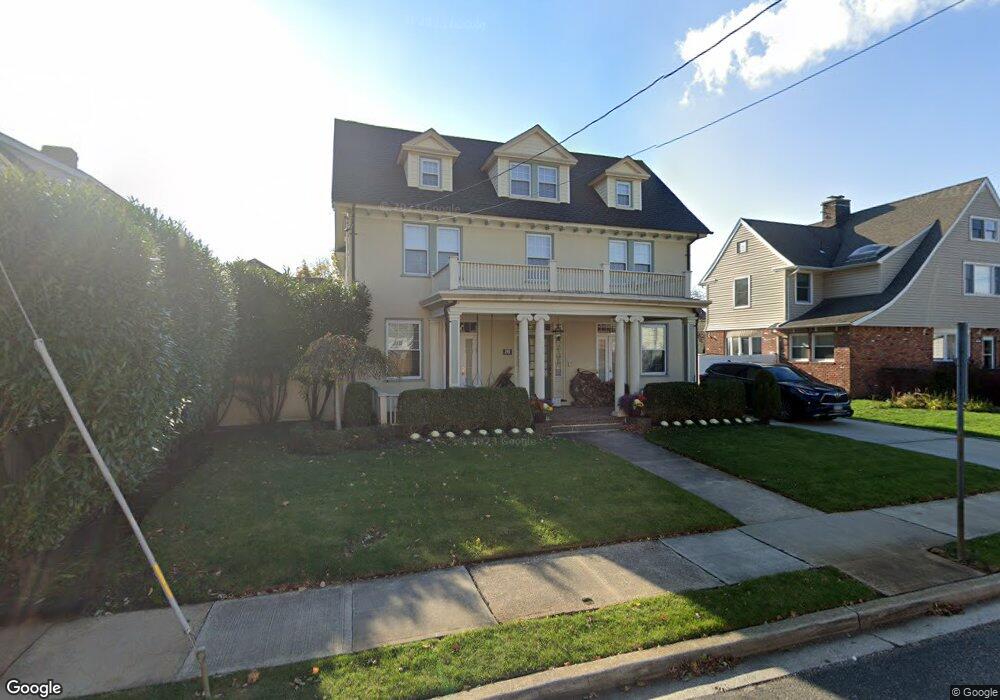 237 Club Dr, Woodmere, NY 11598 - photo 1