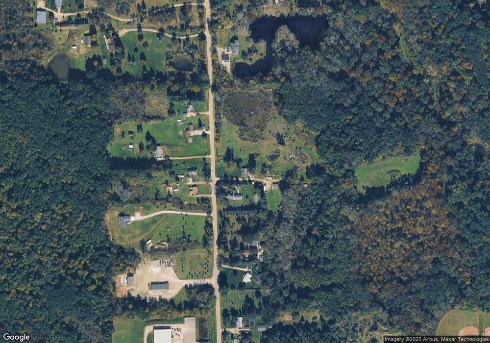 204 N Mapleleaf Rd, Lapeer, MI 48446 - photo 1