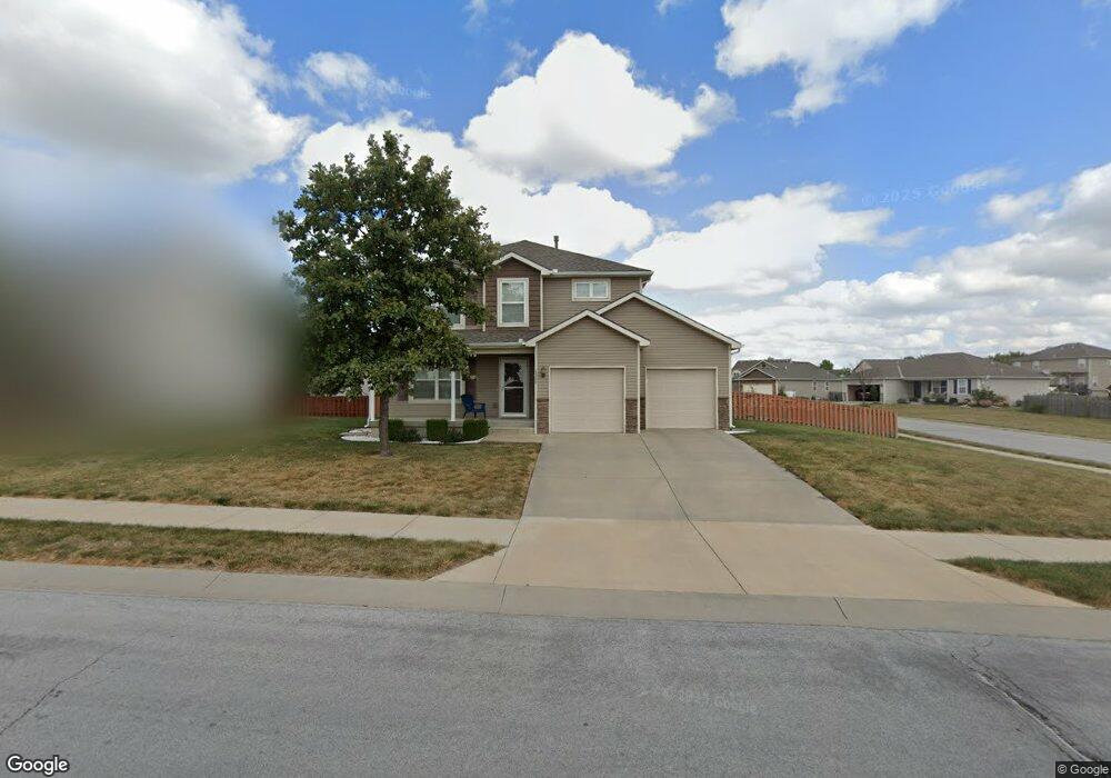 1300 SW Cornwall Rd, Raymore, MO 64083 - photo 1