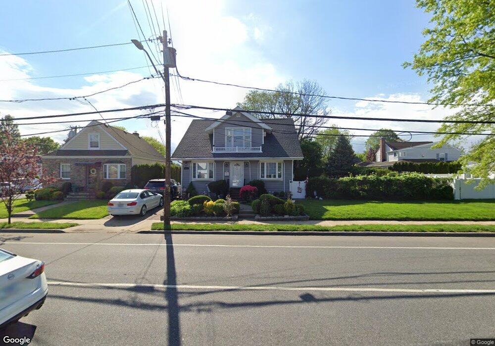 813 Covert Ave, New Hyde Park, NY 11040 - photo 1