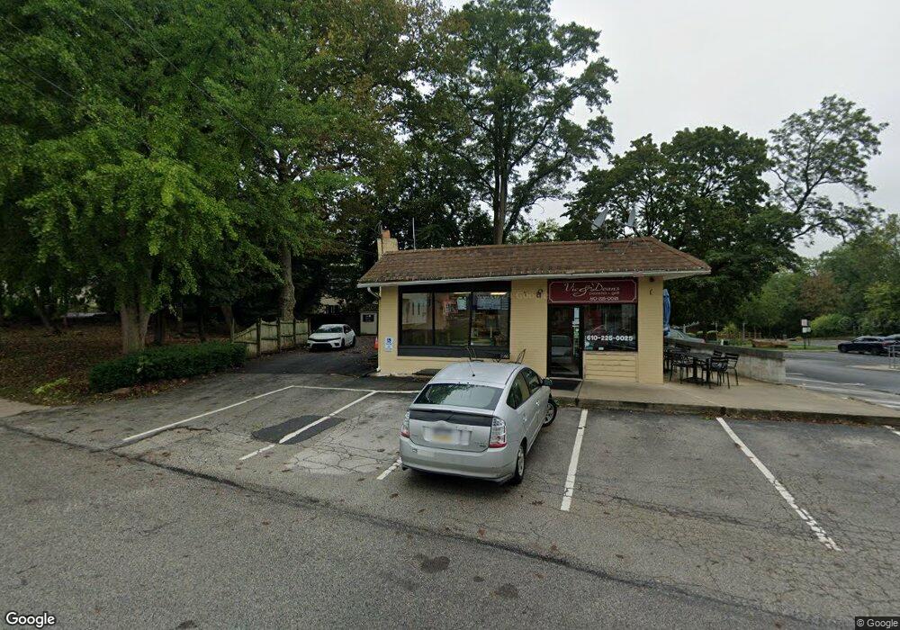 409 W Wayne Ave, Wayne, PA 19087 - photo 1