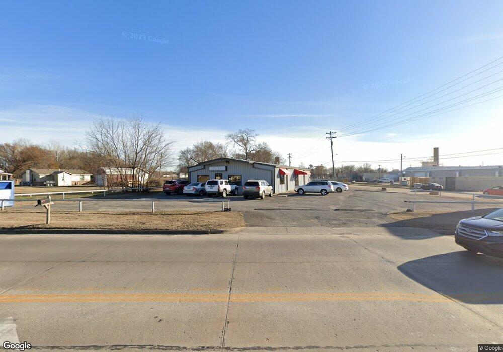 811 W Blue Starr Dr, Claremore, OK 74017 - photo 1