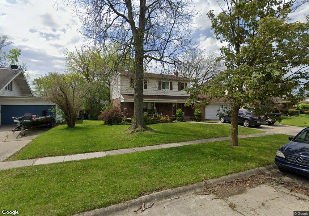 1917 Lynbrook Dr, Flint, MI 48507 - photo 1