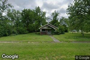 250 E Main St, Waggoner, IL 62572