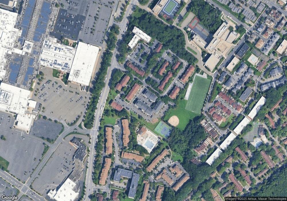 85 Elmwood Park Dr unit 61, Staten Island, NY 10314 - photo 1