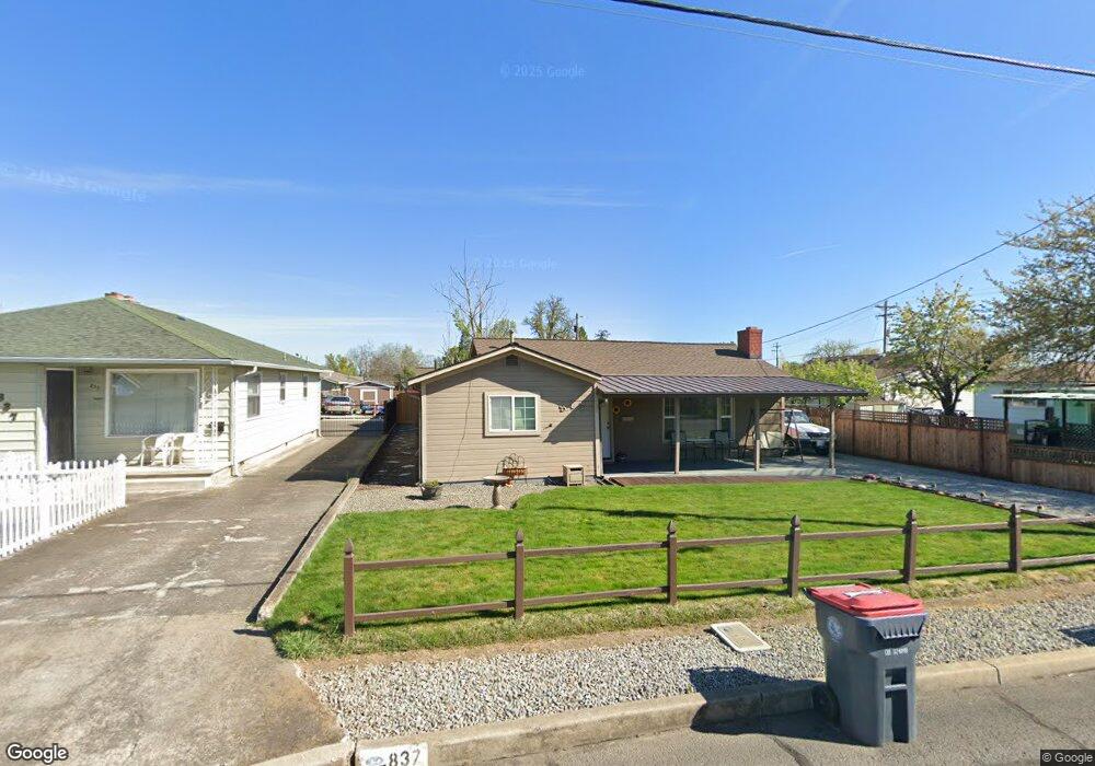 845 Chestnut St, Central Point, OR 97502 - photo 1