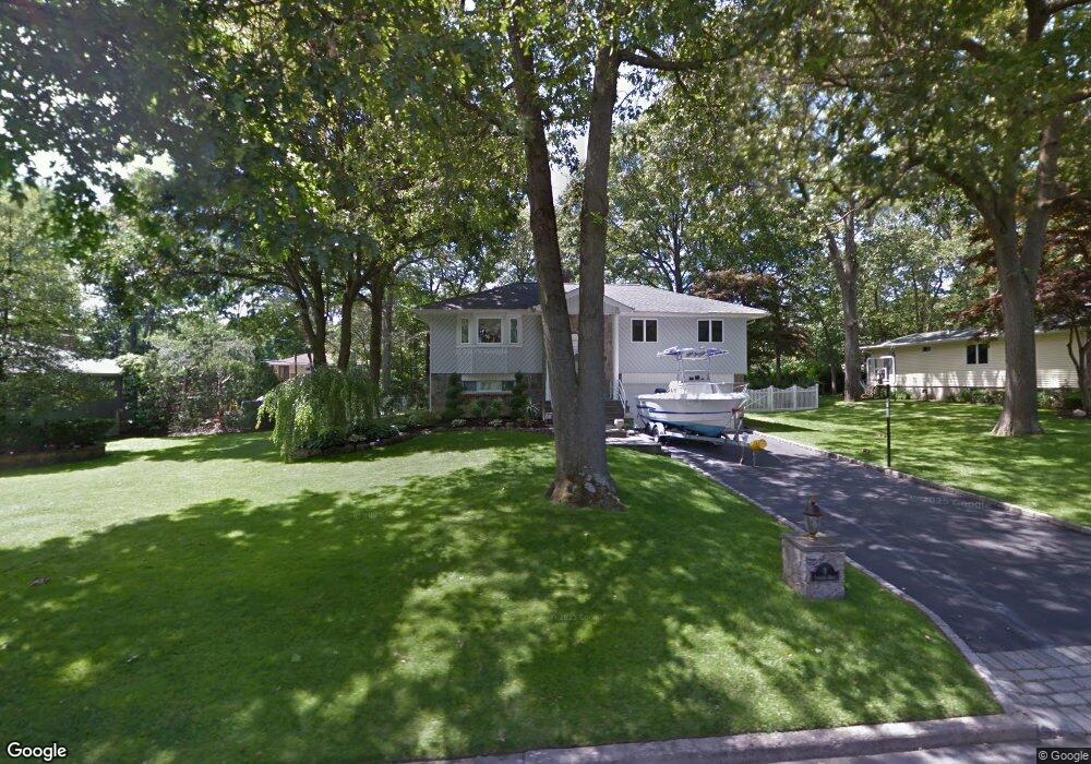 8 Partridge Dr, ComMacK, NY 11725 - photo 1