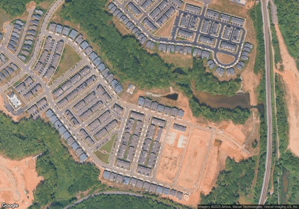 17935 Woods Overlook Dr, Dumfries, VA 22026 - photo 1