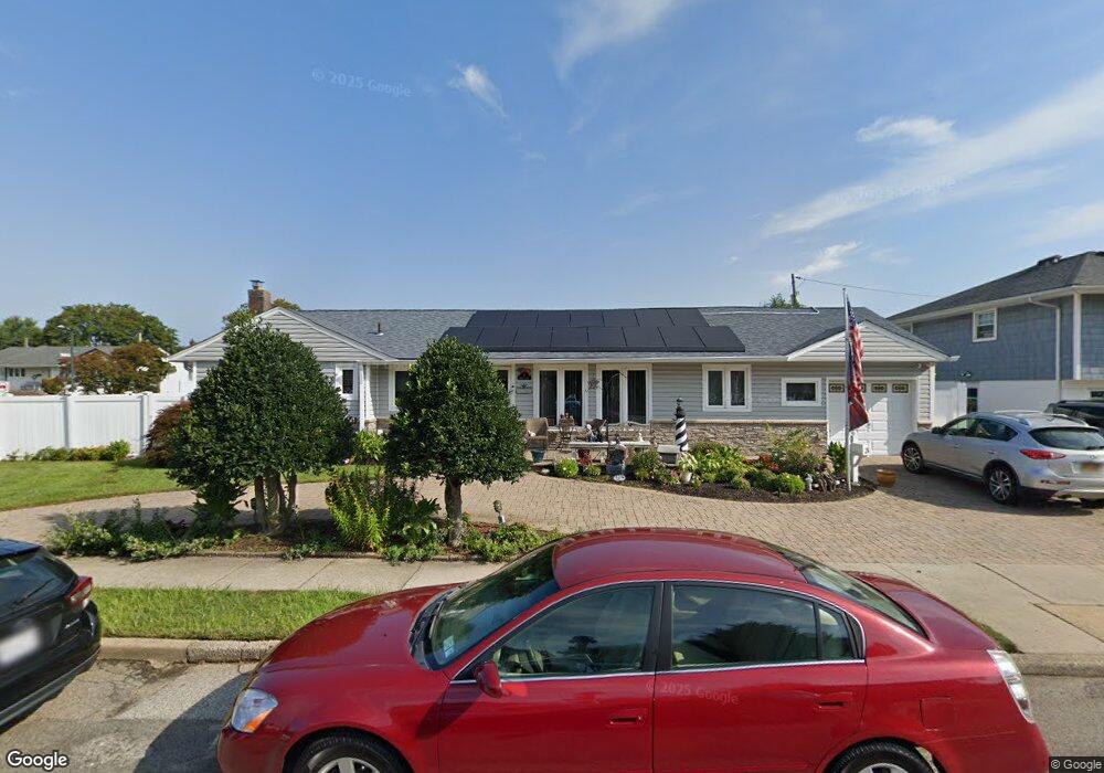 3 Shelly Ln, Bethpage, NY 11714 - photo 1