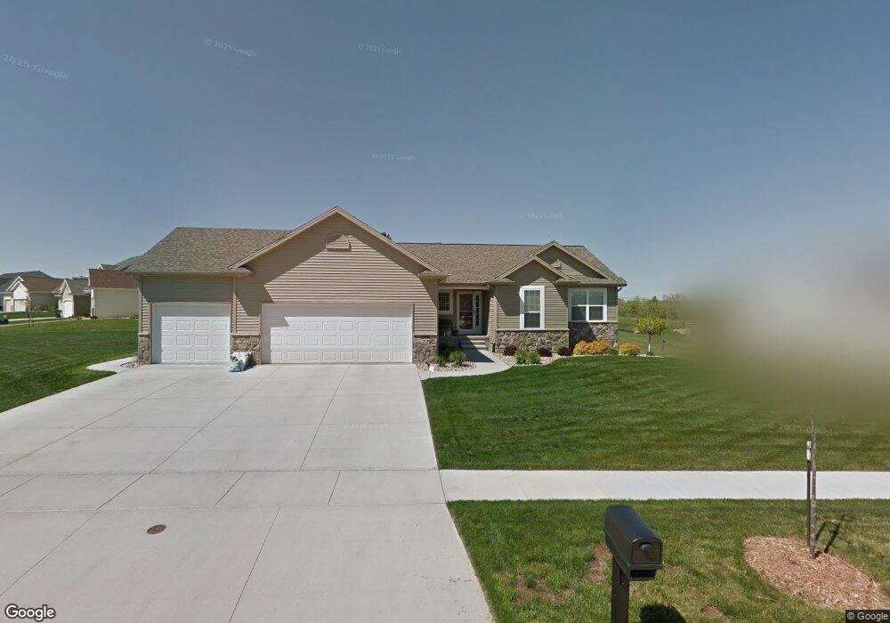 2920 Hillsboro Ct SW, Cedar Rapids, IA 52404 - photo 1