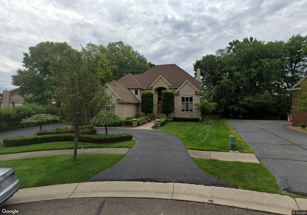 5434 Avalon Ct, West Bloomfield, MI 48323 - photo 1