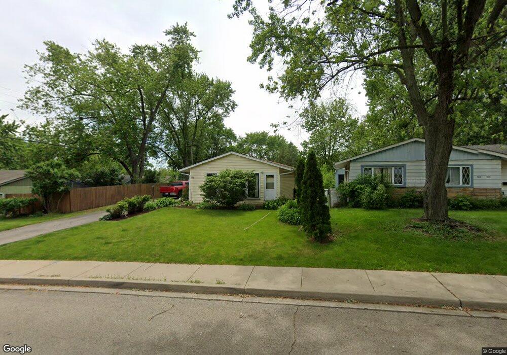 702 Houston Dr, Carpentersville, IL 60110 - photo 1