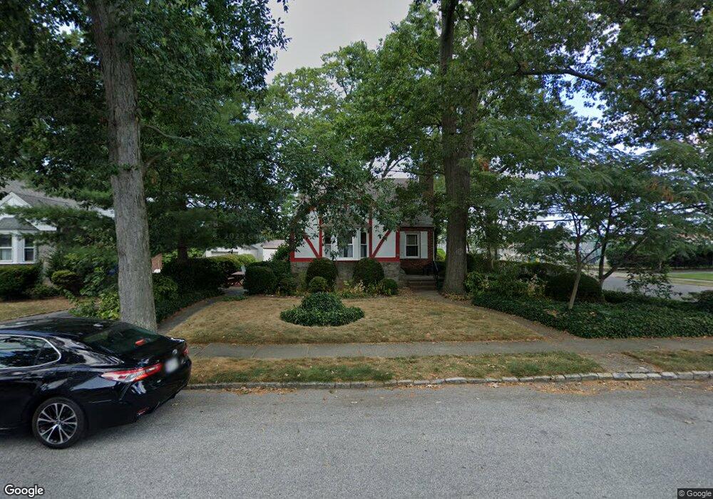 111 E Euclid St, Valley Stream, NY 11580 - photo 1