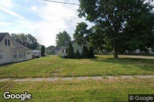 914 3rd St, Henry, IL 61537