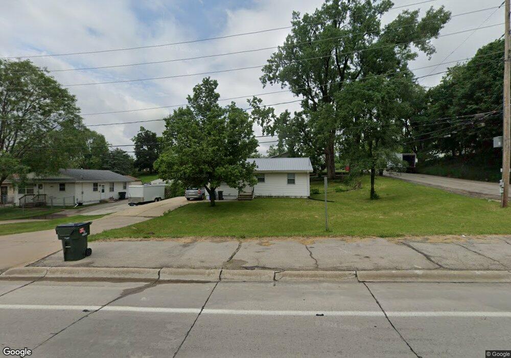 3300 Bowling St SW, Cedar Rapids, IA 52404 - photo 1