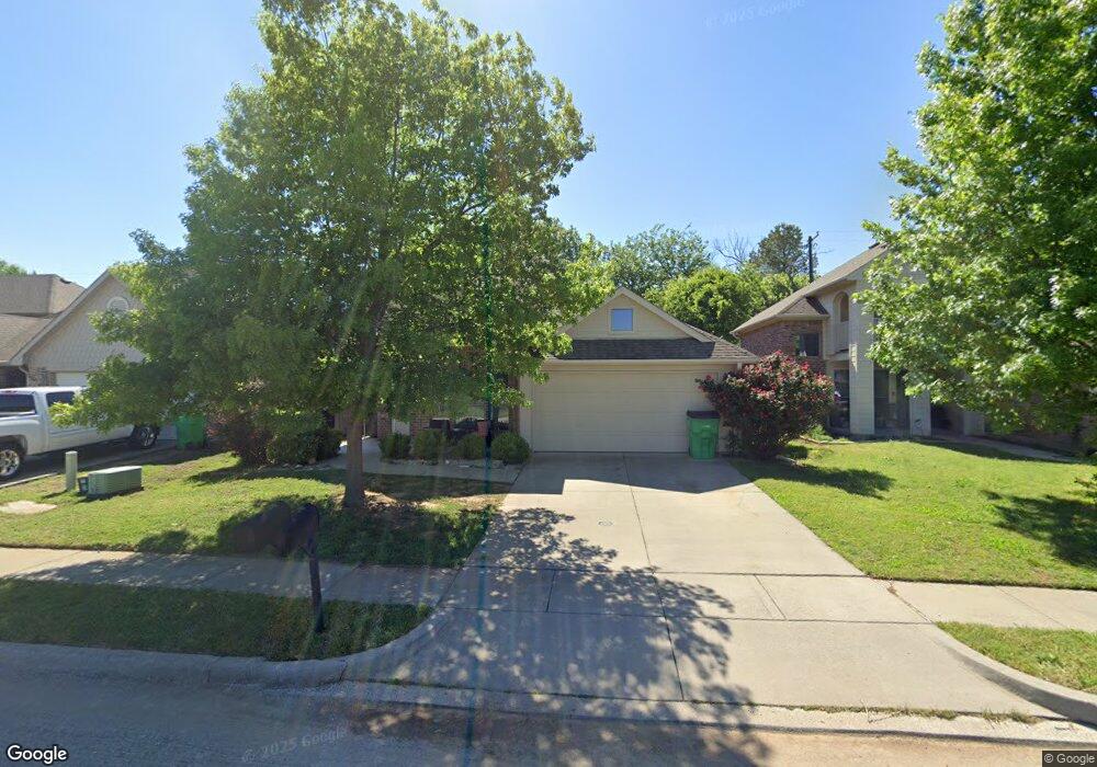 1105 Vintage Ave, Gainesville, TX 76240 - photo 1