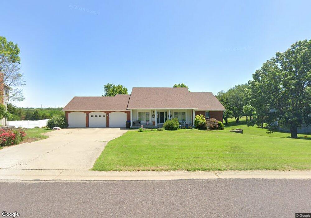 4424 SW Deer Run St, Topeka, KS 66610 - photo 1