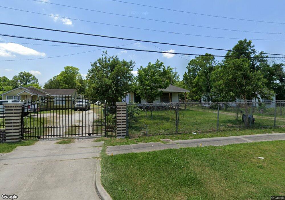 5211 Pickfair St, Houston, TX 77026 - photo 1