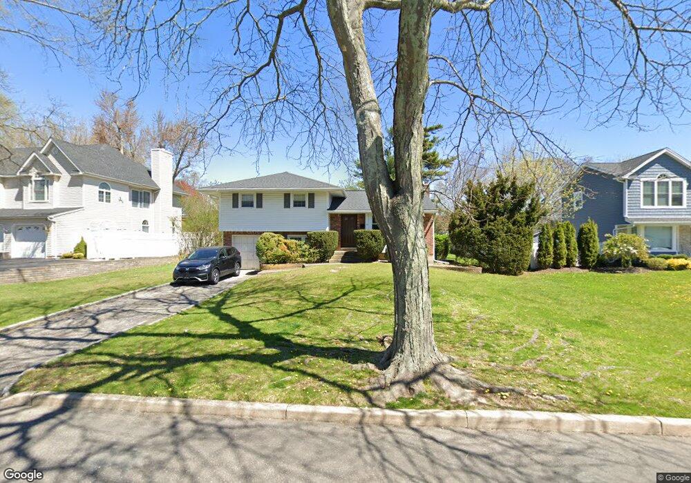 19 Shirley Ct, ComMacK, NY 11725 - photo 1