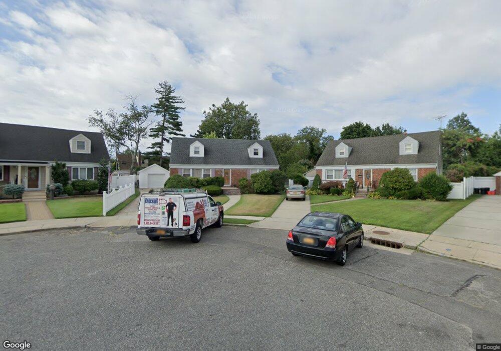 302 Claflin Ct, Franklin Square, NY 11010 - photo 1