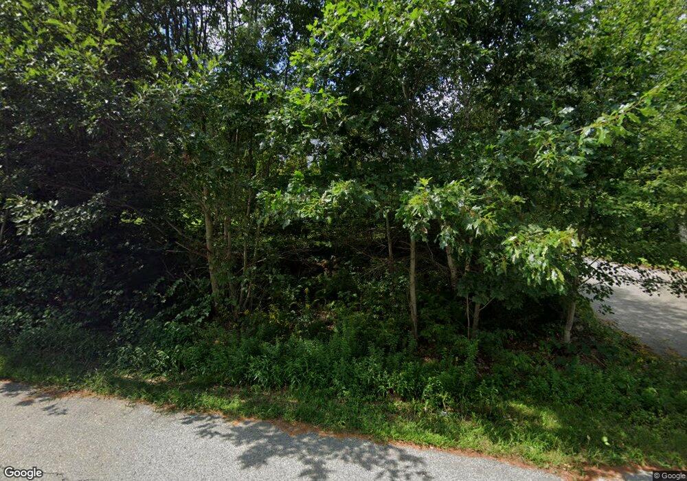 686 Thompson Rd, Pembroke, NH 03275 - photo 1