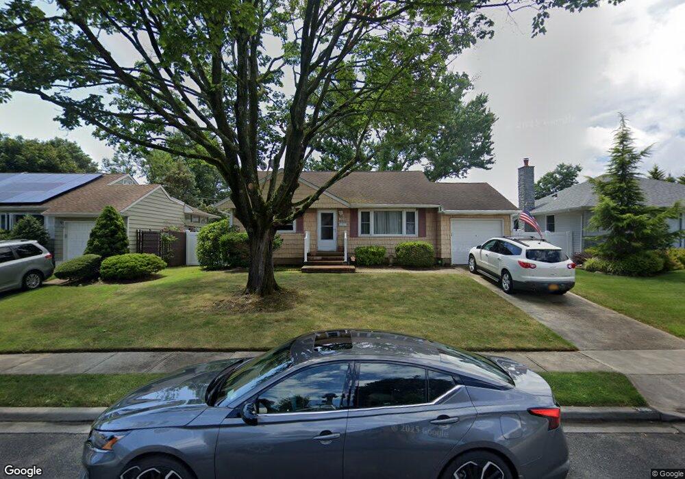 2910 Lindale St, Wantagh, NY 11793 - photo 1