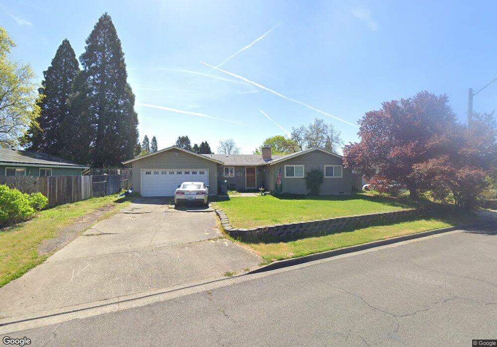 1050 Crest Dr, Central Point, OR 97502 - photo 1