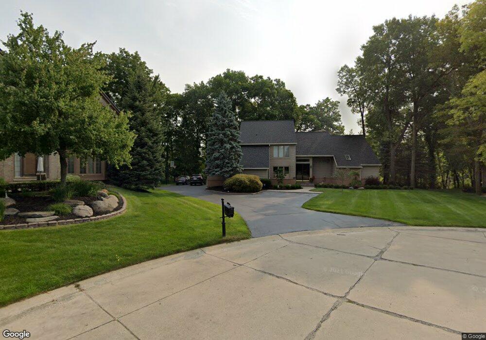 3738 Cherrywood Ct, Rochester Hills, MI 48309 - photo 1
