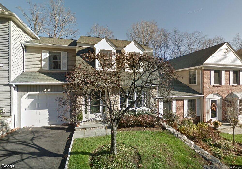 58 Lakeview Ln unit 10, New Canaan, CT 06840 - photo 1