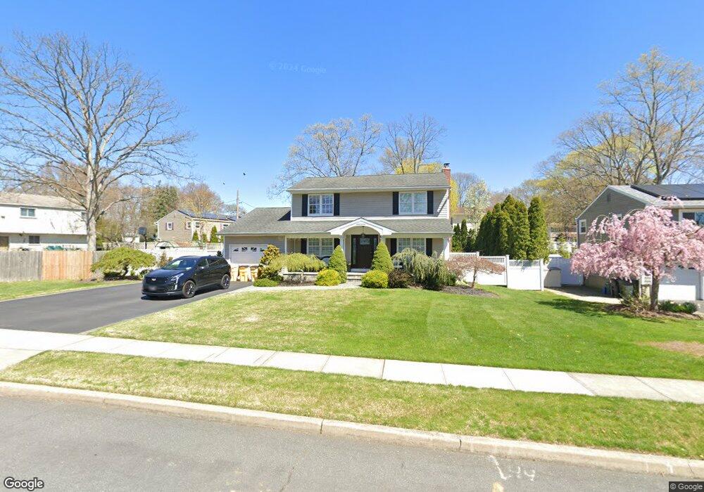 29 Wenmore Rd, ComMacK, NY 11725 - photo 1