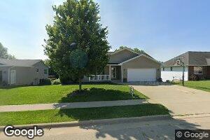 705 Riverbend Dr NE, Cascade, IA 52033