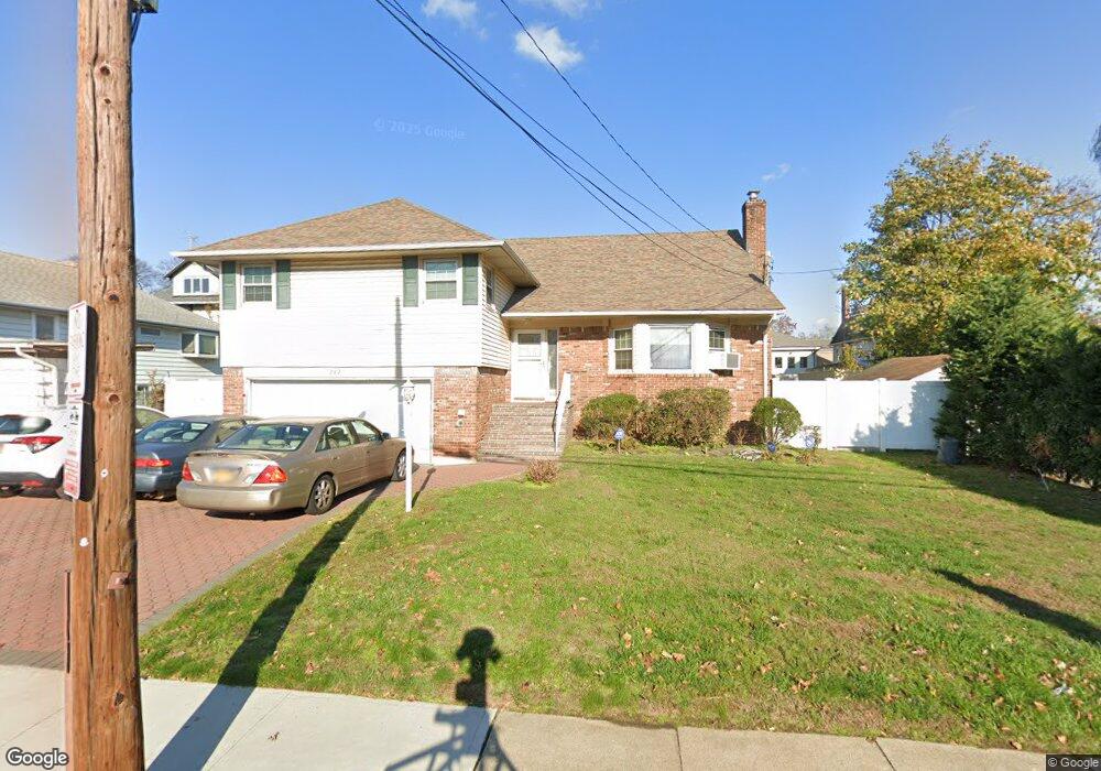 242 Club Dr, Woodmere, NY 11598 - photo 1