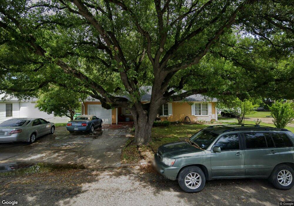 1210 Throckmorton St, Gainesville, TX 76240 - photo 1