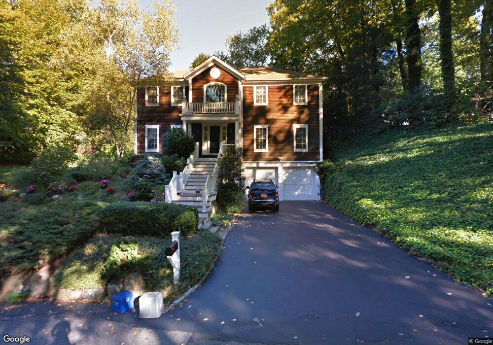 9 Glen Way, Cold Spring Harbor, NY 11724 - photo 1