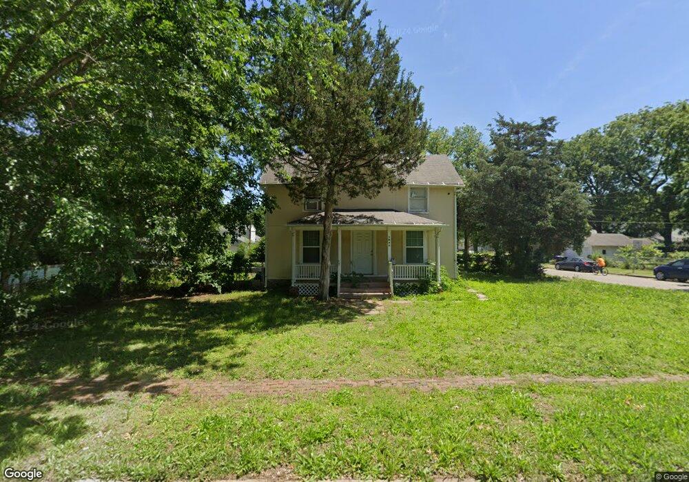 1046 SW MacVicar Ave, Topeka, KS 66604 - photo 1