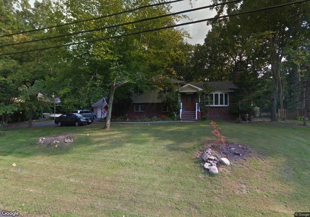 331 Meadowbrook Rd, Wyckoff, NJ 07481 - photo 1